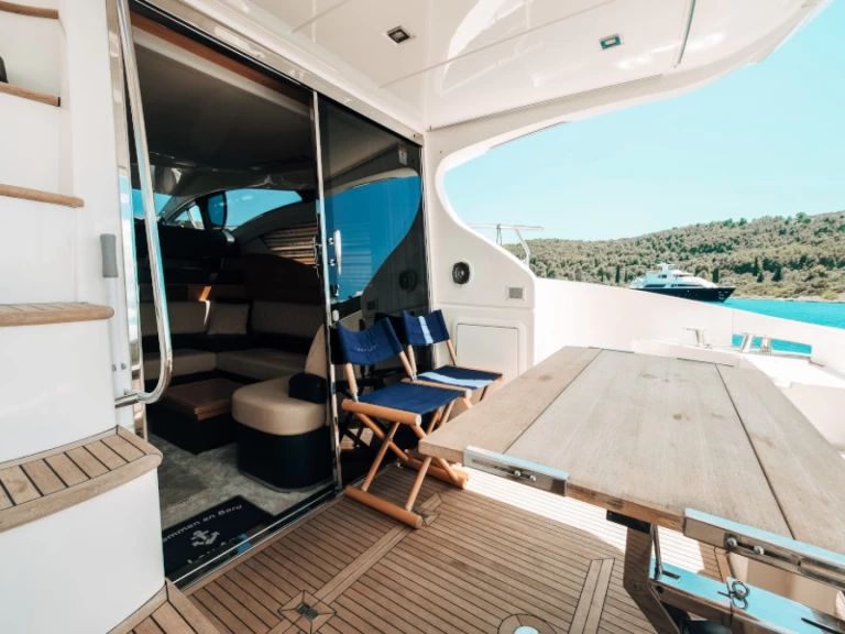 Motorboat rental with or without captain Azimut Seget Donji