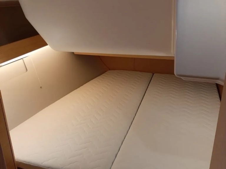 Sailboat for rent Palermo at the best price