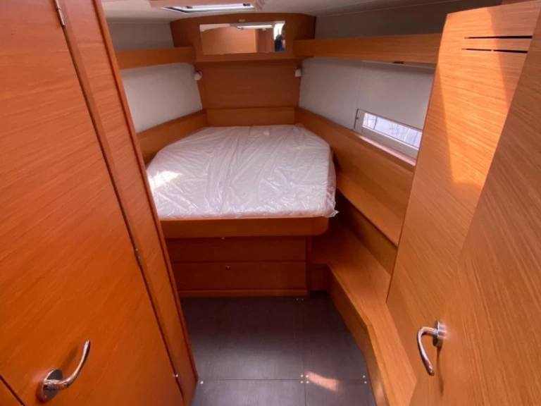 Bareboat Rental Sailboat Dufour with a boat licence