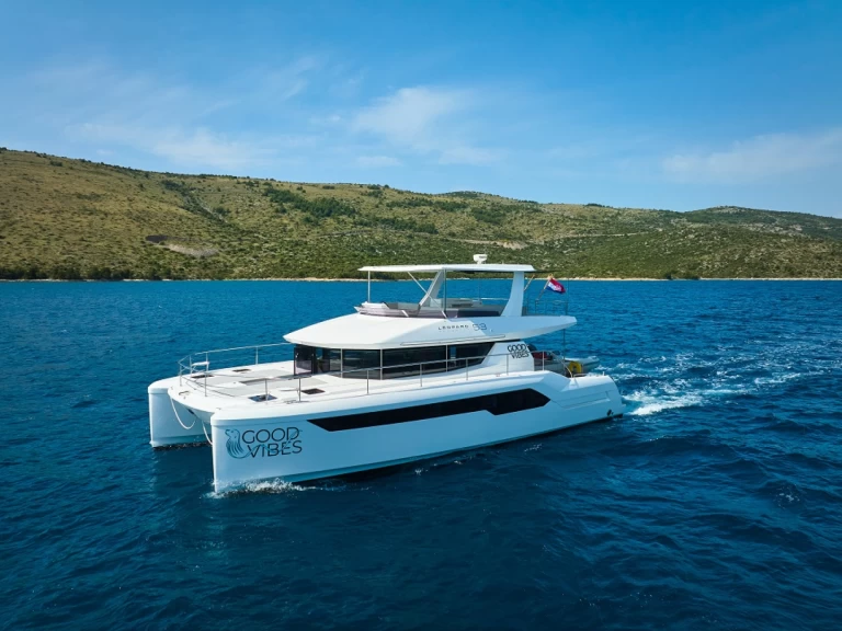 Bareboat Rental Motorboat Leopard Catamarans / Robertson & Caine with a boat licence