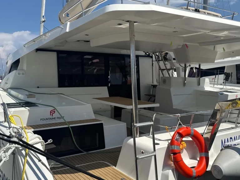 Catamaran rental in Palermo - Fountaine Pajot Elba 45