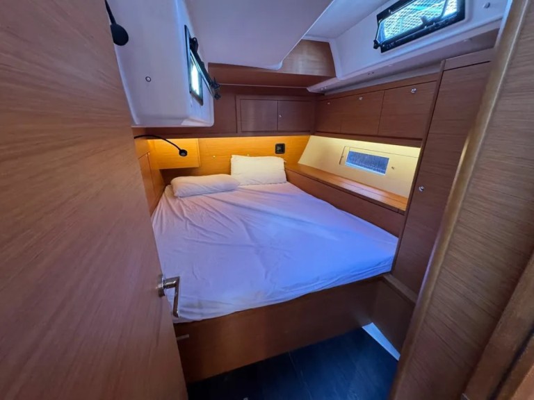 Sailboat rental in Palermo - Dufour Dufour 470