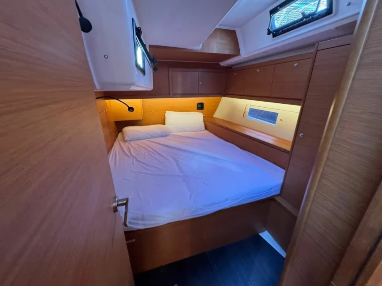 Sailboat rental in Palermo - Dufour Dufour 470