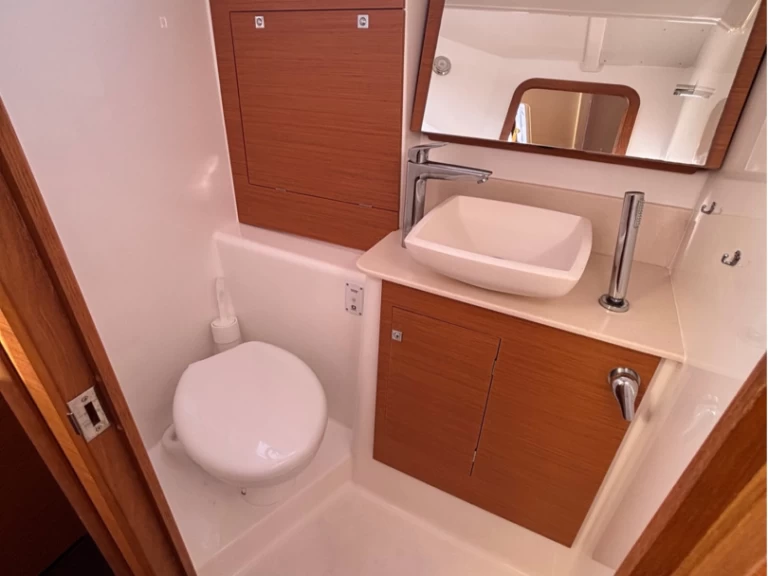 Sailboat for rent Palermo at the best price