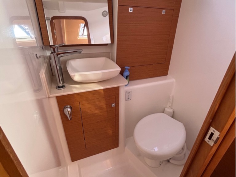 Rent a Dufour Dufour 390 Palermo