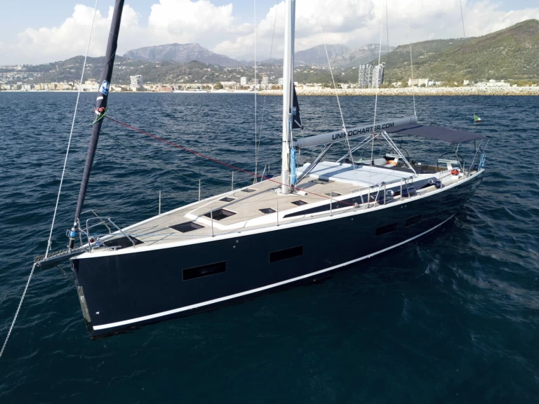 Sailboat for rent Salerno at the best price