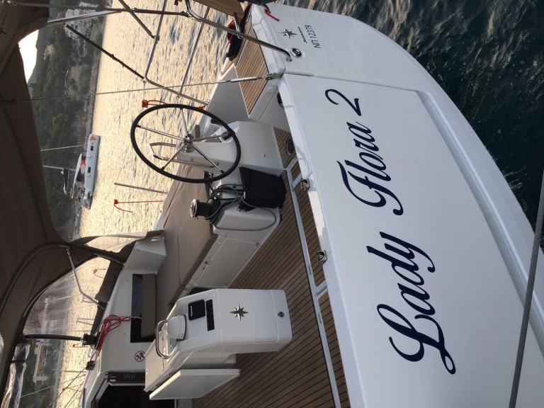 Sailboat rental with or without captain Jeanneau Nikiána