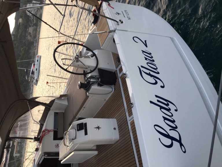 Sailboat rental with or without captain Jeanneau Nikiána