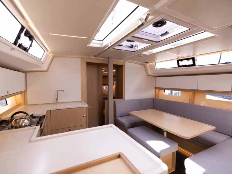 Bavaria Bavaria C46 in Jezera on SamBoat