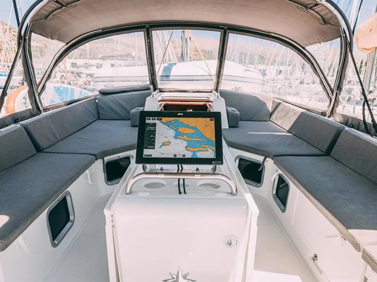 Sailboat rental with or without captain Jeanneau Le Marin