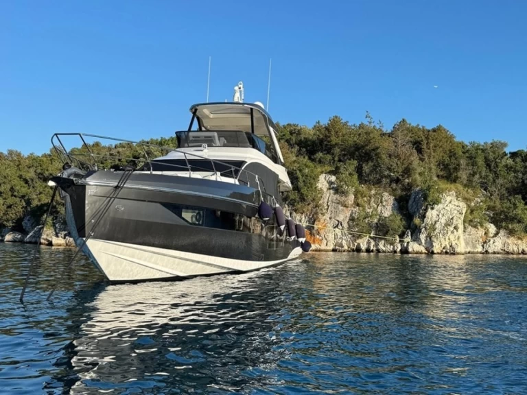 Bareboat Rental Luxury Yacht Azimut with a boat licence