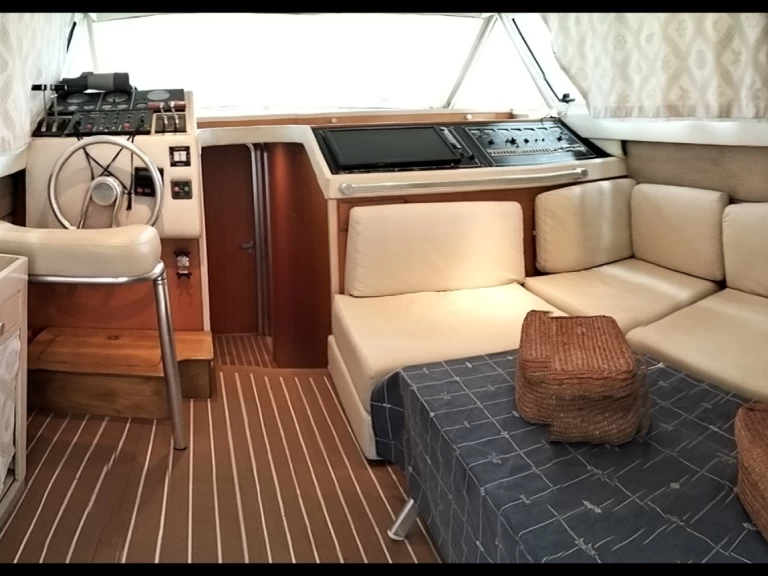 Bareboat Rental Motorboat Mochi Craft with a boat licence