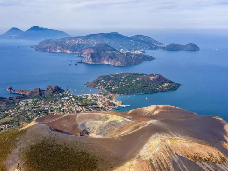 Mochi Craft 35 dominatr big fly in Milazzo on SamBoat