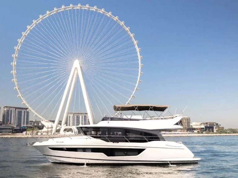 Boat rental Absolute Absolute 56 in Dubai Marina on Samboat