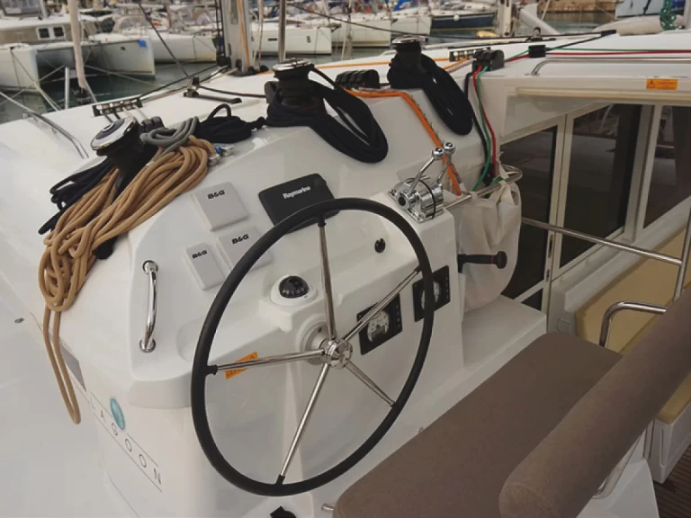 Boat rental Lagoon Lagoon 400 S2[G] in Gouvia on Samboat