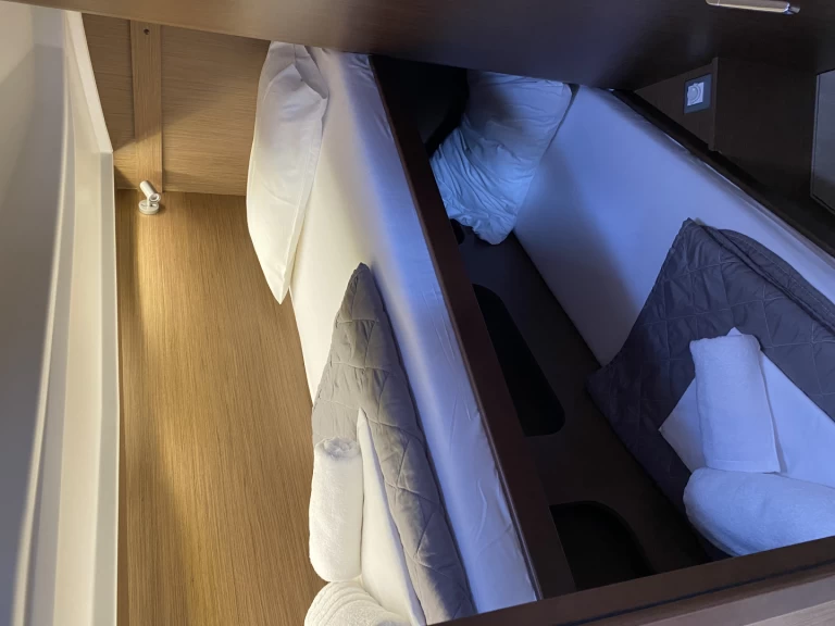 Boat rental Bénéteau Oceanis 40.1[G] in Alimos on Samboat