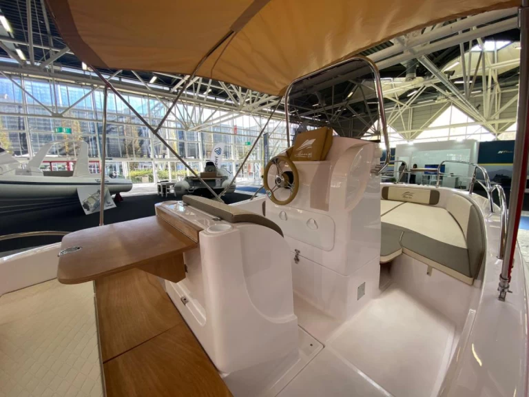 Motorboat rental with or without captain marinesite Sirmione