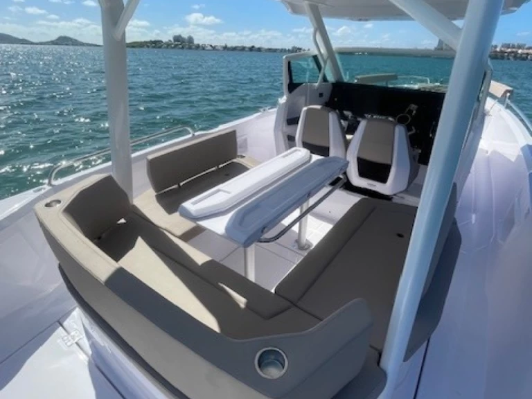 Axopar 29 Sun Top in Marigot on SamBoat