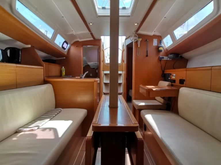 Yacht charter Port de Trébeurden cheap Sun Odyssey 33i