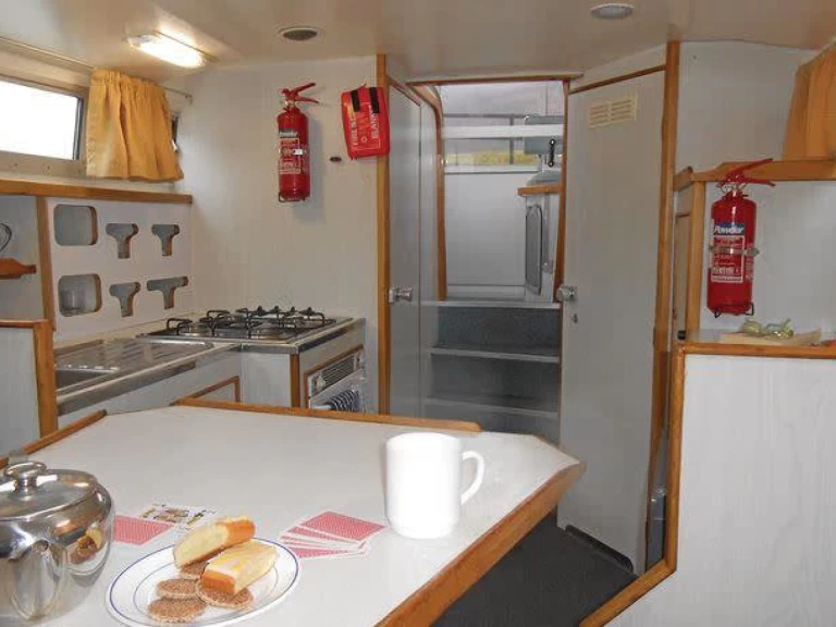 Bareboat Rental Motorboat Le Boat with a boat licence