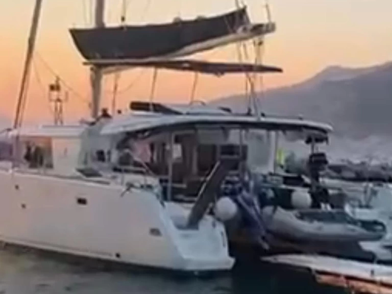 Bareboat Rental Catamaran Lagoon with a boat licence