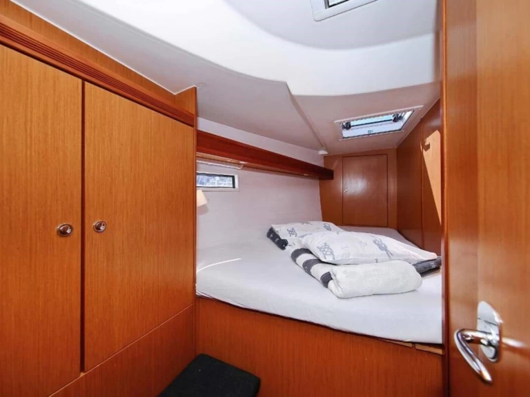 Bareboat Rental Sailboat Bavaria with a boat licence