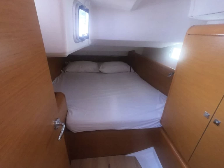 Sailboat rental in Ibiza Town - Jeanneau Sun Odyssey 449