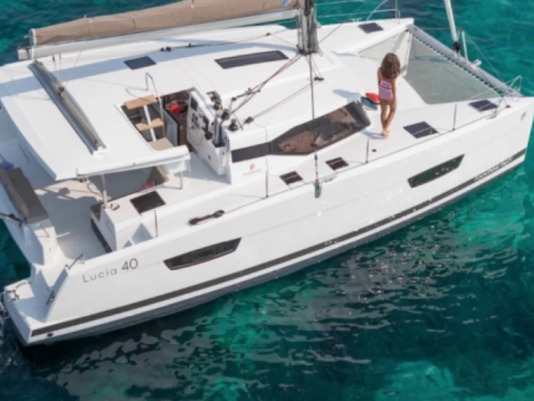 Boat rental Fountaine Pajot Lucia 40 in Roses on Samboat