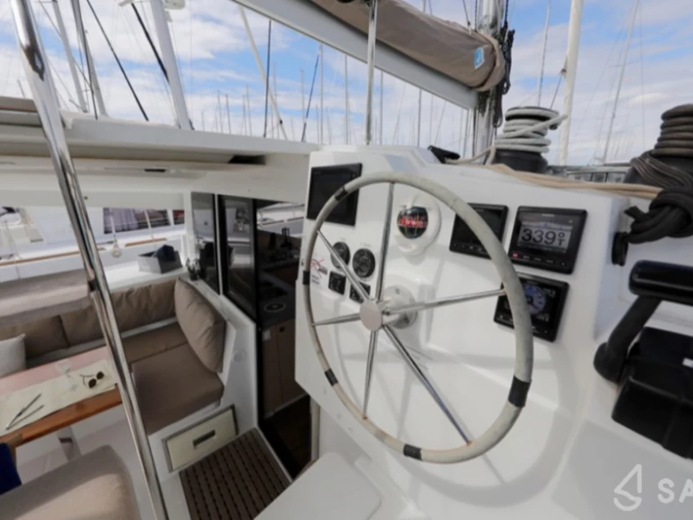 Bareboat Rental Catamaran Fountaine Pajot with a boat licence