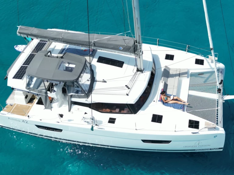 Catamaran rental in Hyères - Fountaine Pajot Astrea 42