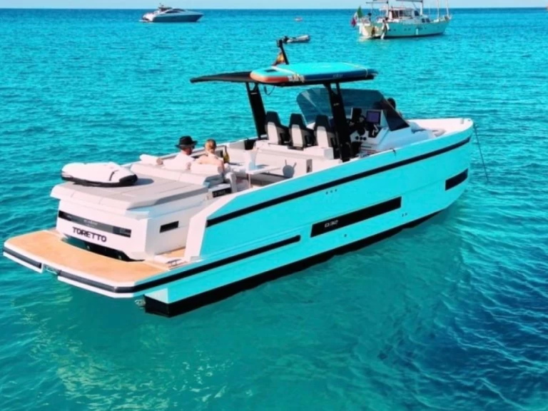 Motorboat rental in Mahón - De Antonio De Antonio D32