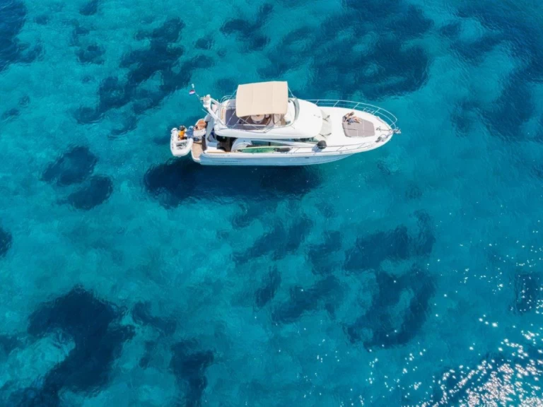 Motorboat rental with or without captain Jeanneau Korčula (City)