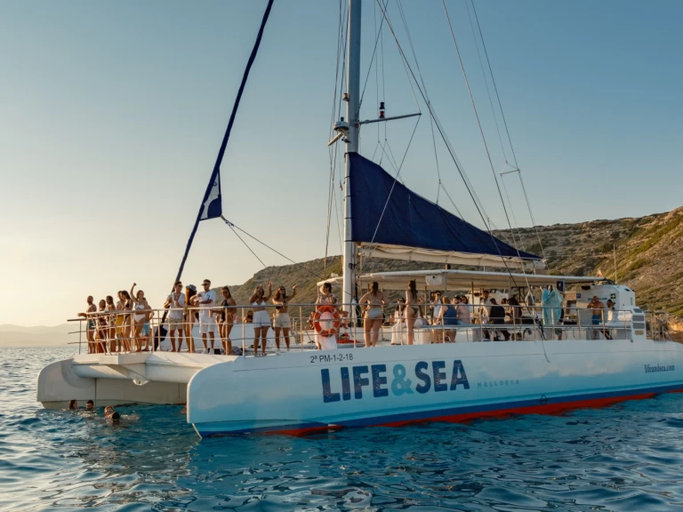 Bareboat Rental Catamaran Drassanes Dalmau with a boat licence