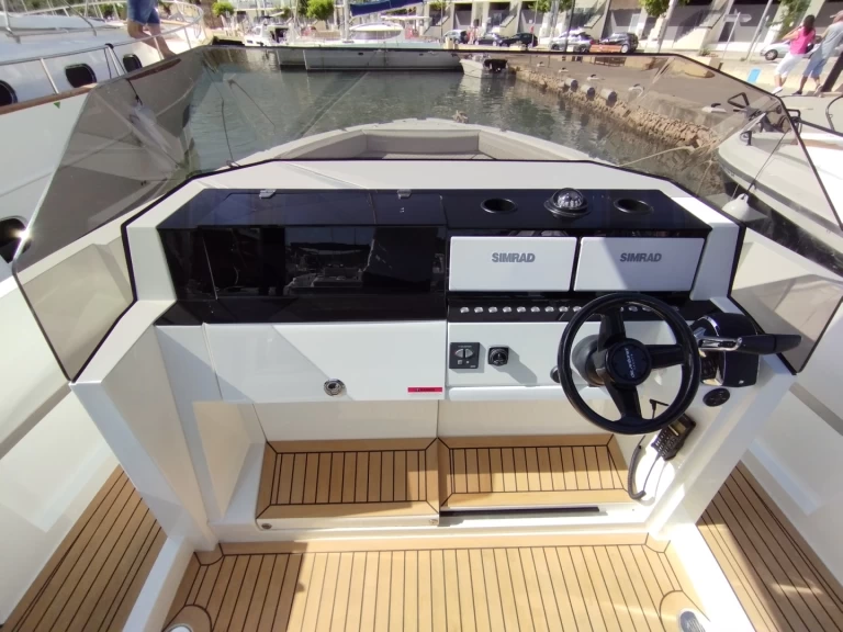 Bareboat Rental Motorboat DE ANTONIO Yachts with a boat licence