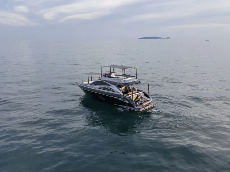 Luxury Yacht rental with or without captain Azimut Phuket (City)