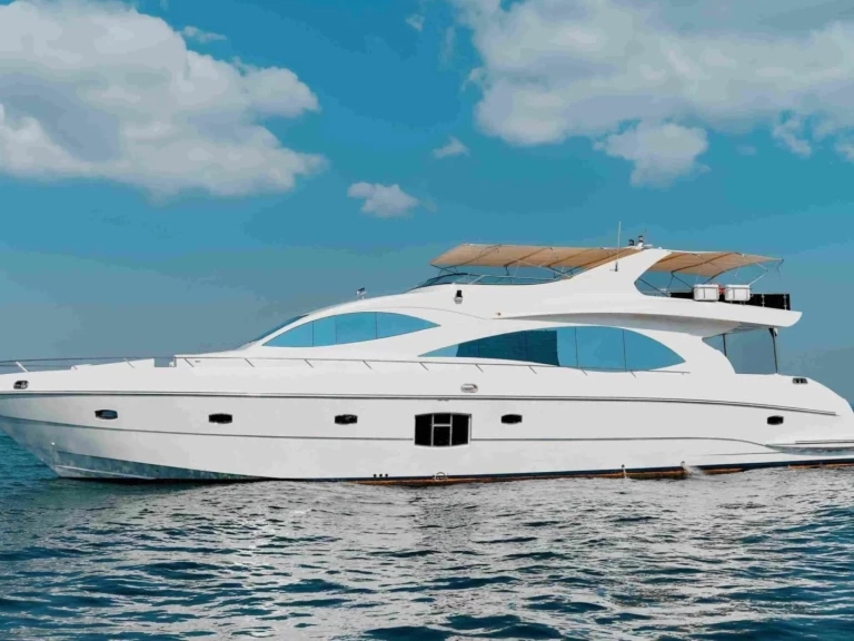 Majesty Yachts 92 in Dubai Marina on SamBoat