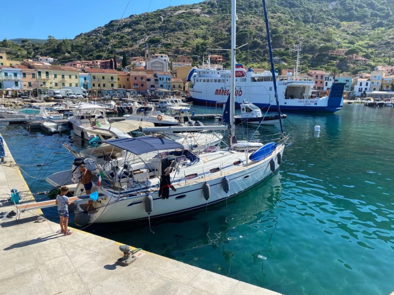 Sailboat for rent San Lorenzo al Mare at the best price