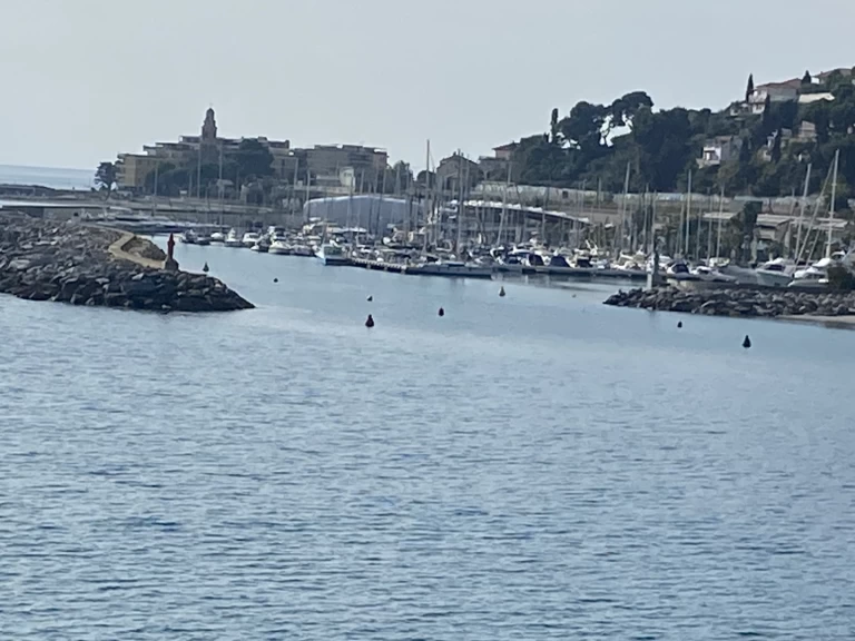 Rent a Bavaria Bavaria 42 Cruiser San Lorenzo al Mare