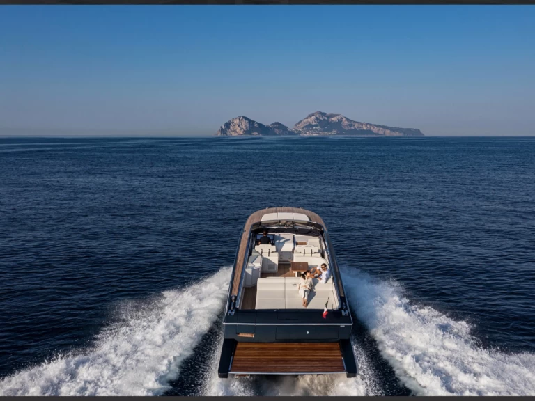 Itama 62RS in Tourlos on SamBoat