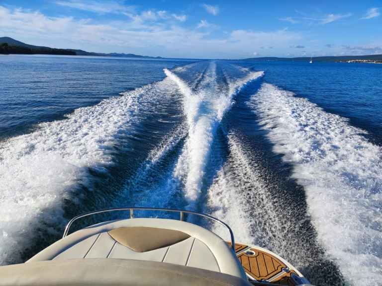 Motorboat rental in Split - Chaparral 275 ssi