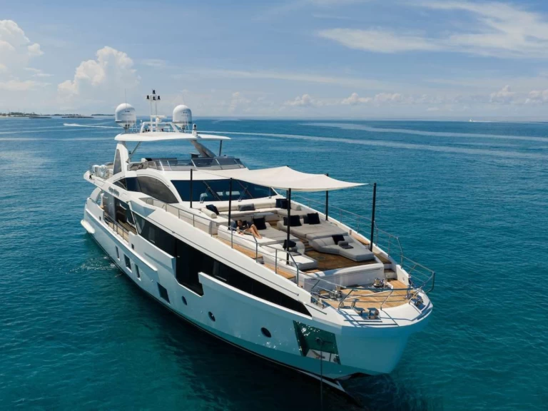 Luxury Yacht rental with or without captain Azimut Bahamas