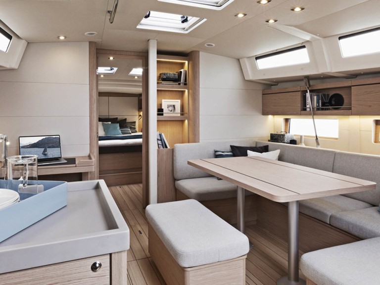 Sailboat rental with or without captain Bénéteau Antigua