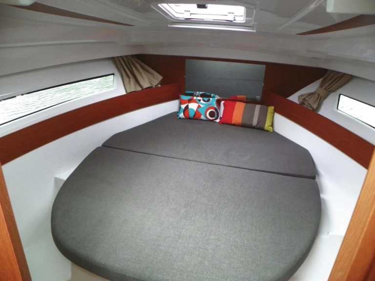 Bareboat Rental Motorboat Jeanneau with a boat licence