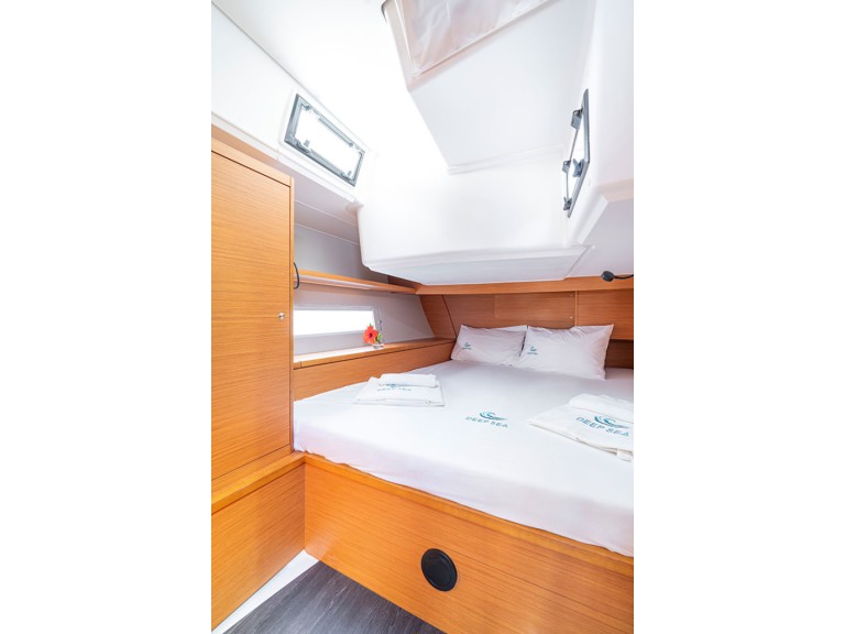 Yacht charter Göcek cheap Dufour 470