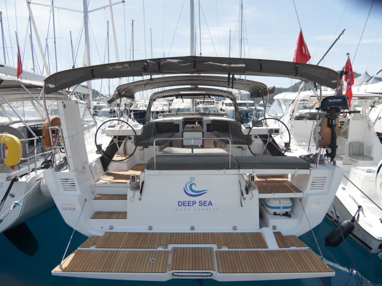 Sailboat for rent Göcek at the best price