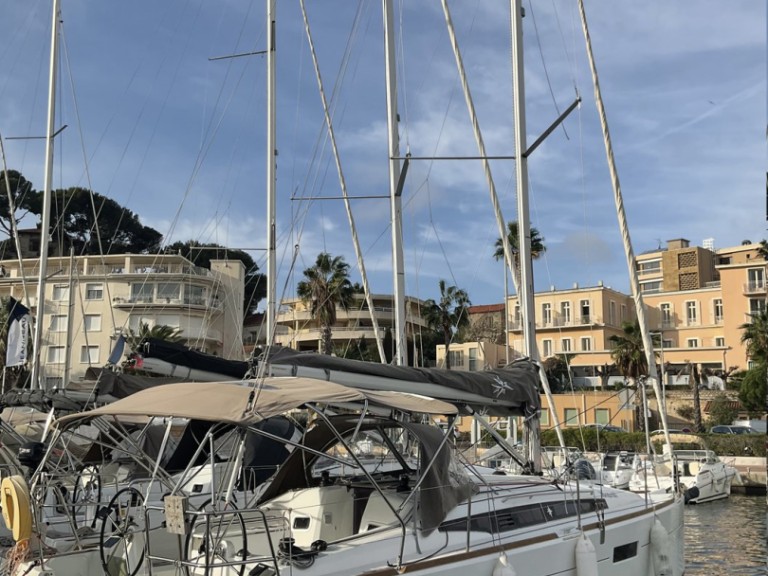 Sailboat rental with or without captain Jeanneau Toulon
