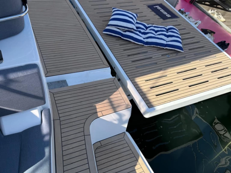 Bali Bali 5.2 6-cab in Salerno on SamBoat