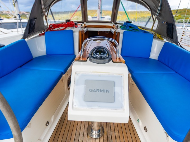 Yacht charter Punat cheap Cruiser 37