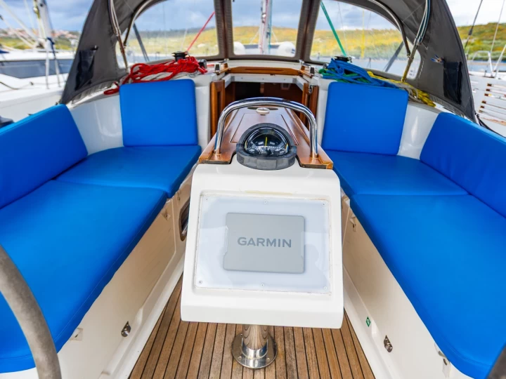 Yacht charter Punat cheap Cruiser 37