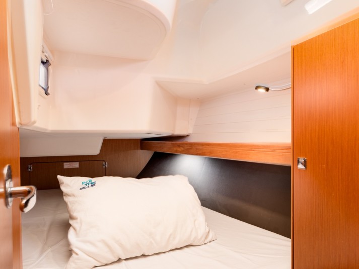 Sailboat rental in Punat - Bavaria Cruiser 37